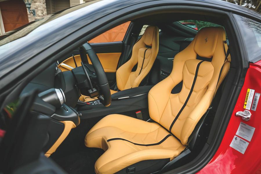 Интерьер Ferrari F12berlinetta The Magnum PI (226588) 2017 года  (фото 7 из 40)